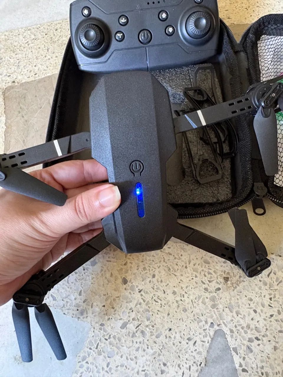 Vendo Drone E88 Pro com 2 câmeras Wi-Fi