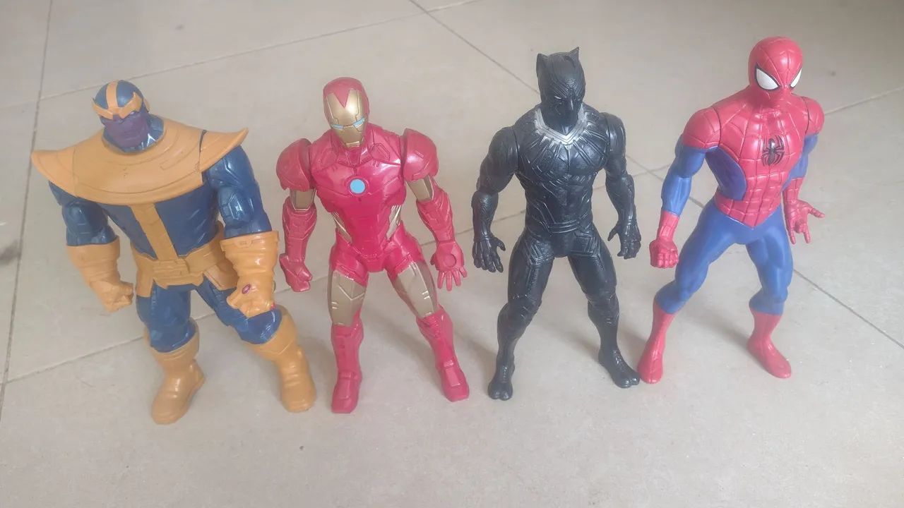 Figuras de ação Marvel e DC 