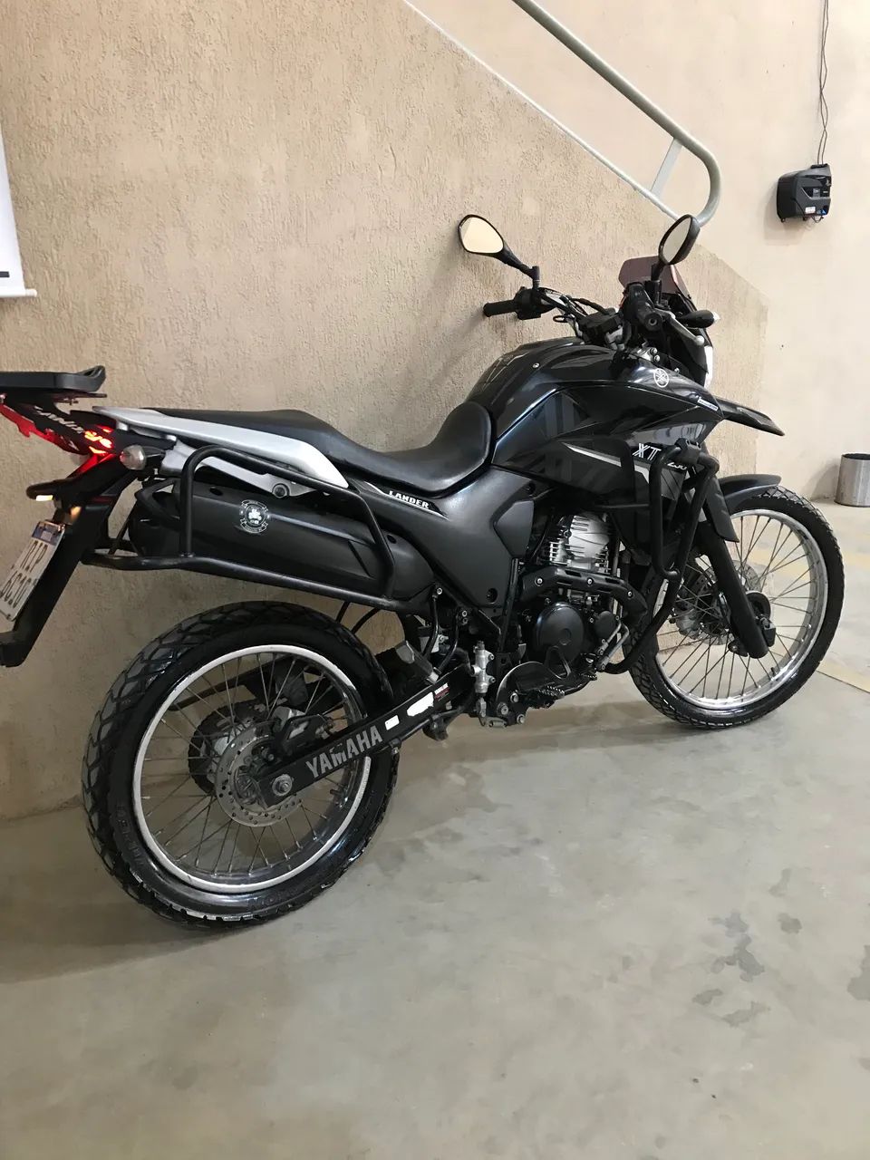 Lander 250 extremamente nova