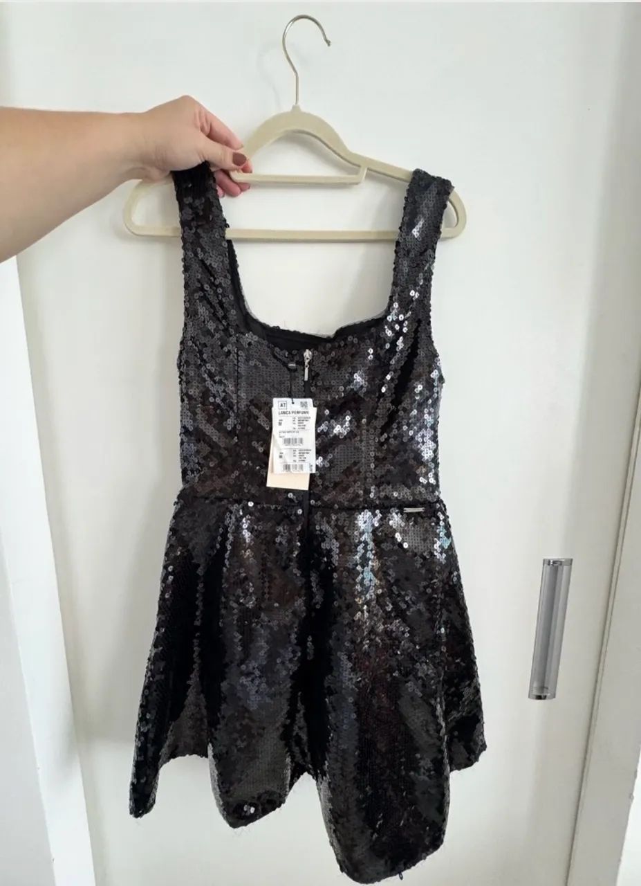 Vestido preto com paetê lança perfume  - Foto 3