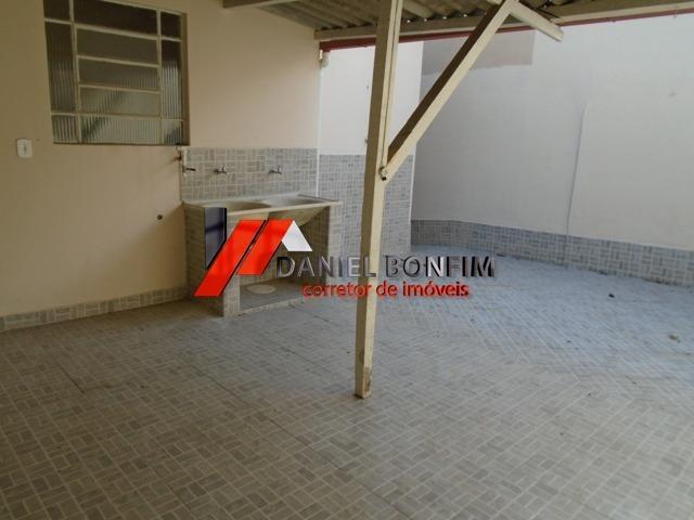 Casa de lote inteiro com quintal no melhor local do bairro Santa Helena - Foto 17