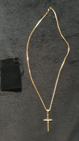 Cordão com crucifixo banhado a ouro 18k