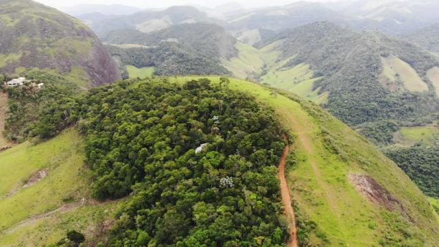 Área de 20 mil m², Escriturada, na Linda Fazenda Serra da Risca. Valores variáveis conform - Foto 5