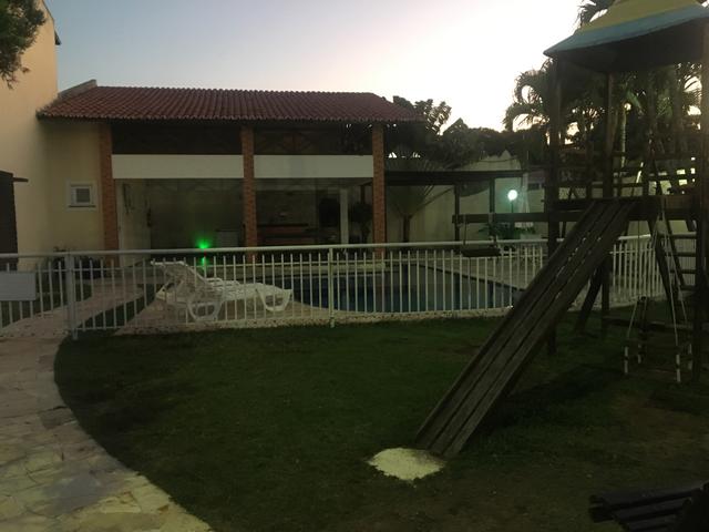 Alugo excelente casa no bairro José de Alencar