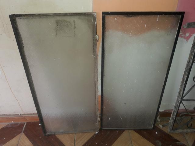 Uma janela e uma grade
