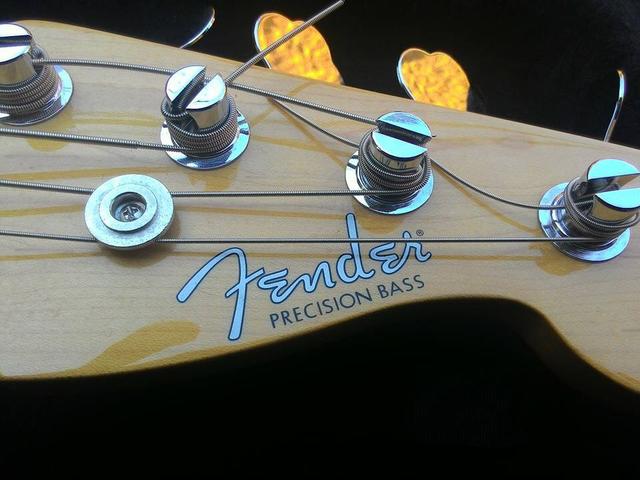 Baixo Fender signature Roger Waters - Foto 3