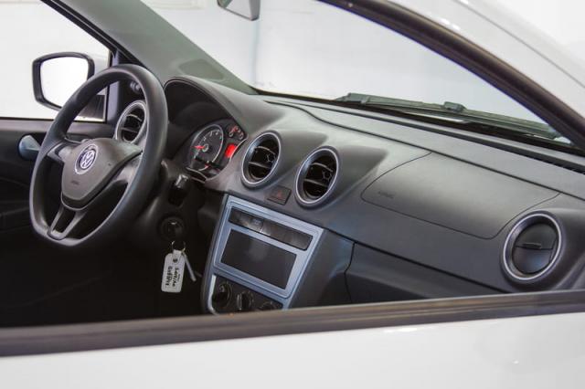 VOLKSWAGEN Saveiro Robust 1.6 Total Flex 8V 2017 - Foto 13