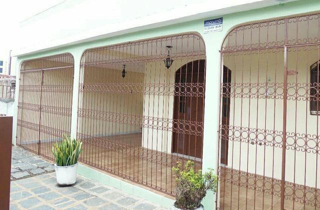 Casa - Candelária - 155m² - 2/4 sendo uma suíte - 2 vagas - Excelente localização -SN