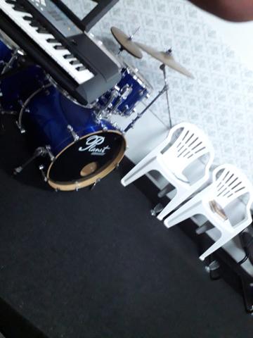 Vendo uma bateria um teclado e uma caixa amplificada - Foto 3