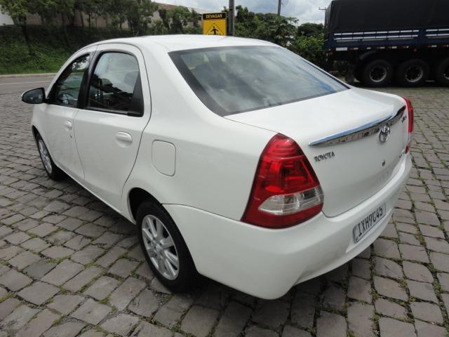 Toyota Etios impecável - Foto 13