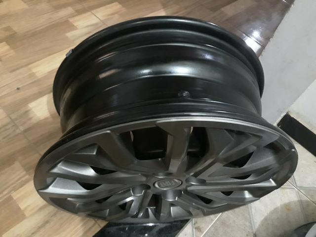 Vende-se 4 jantes de ferro com carlotas aro 15 - Foto 4