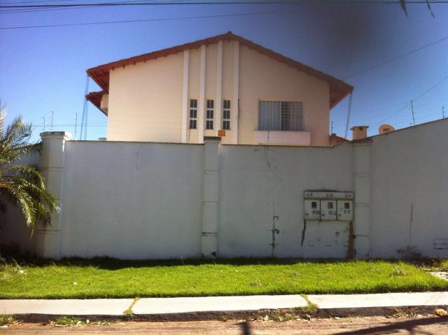 Vendo sobrado 4 quartos riquíssimo em armários Jd América