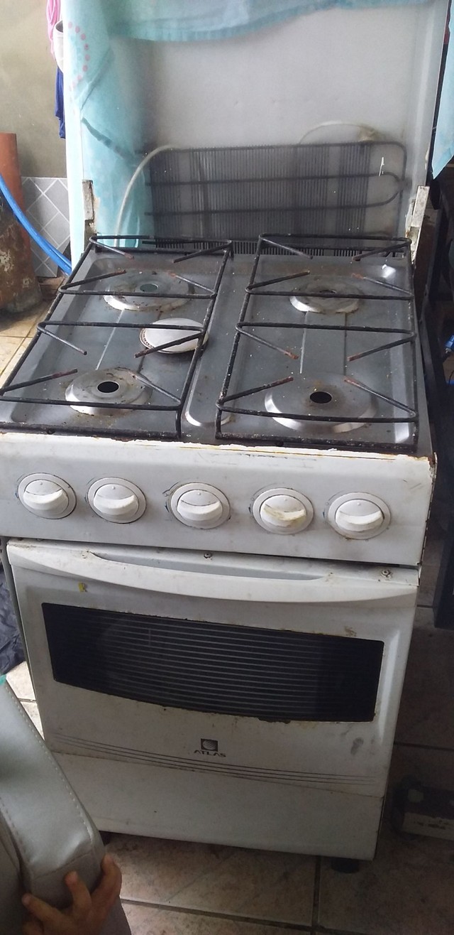 Geladeira mais fogão funcionando três boca e o forno está funcionando perfeitamente - Foto 4