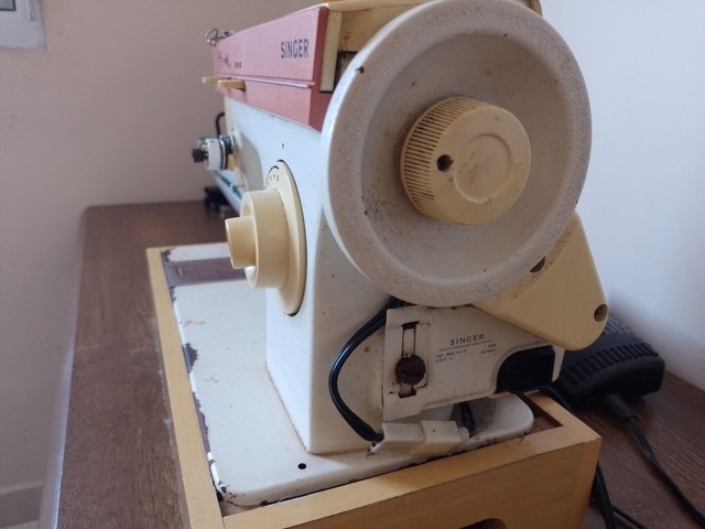 Máquina de costura Singer Zig Zag - Usada