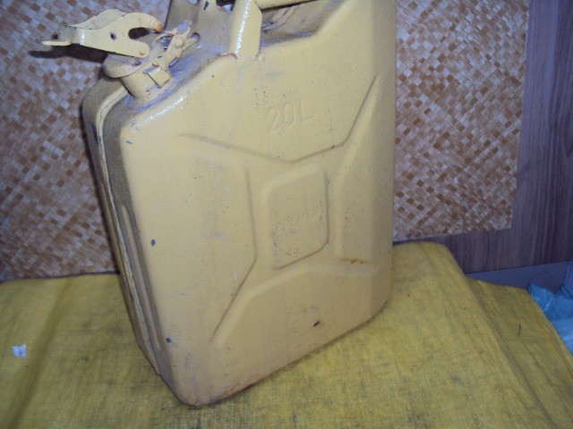 galao antigo geep outros metal ;sao 2 modelos .preço cada itens  - Foto 2