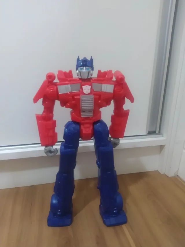 Transformers, Boneco Optimus Prime Authentics Titan Changer