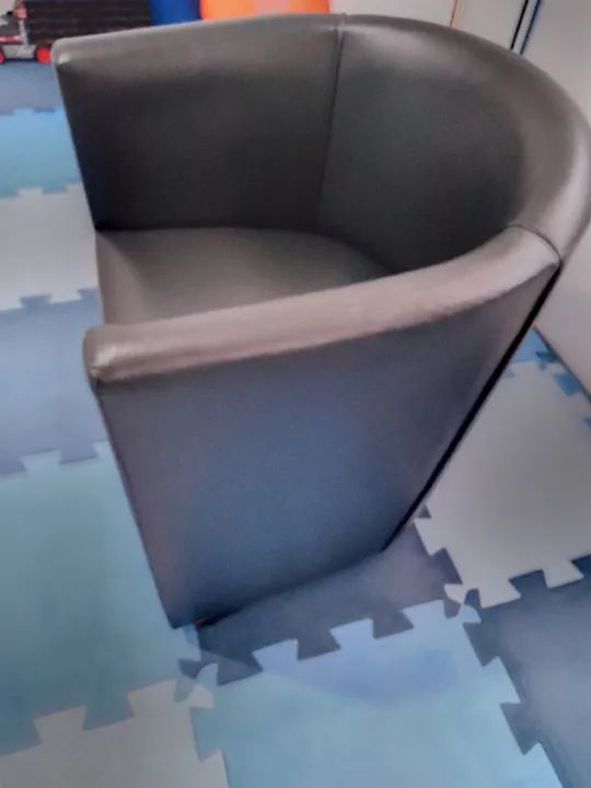 Poltrona em Corino preto  - Foto 3