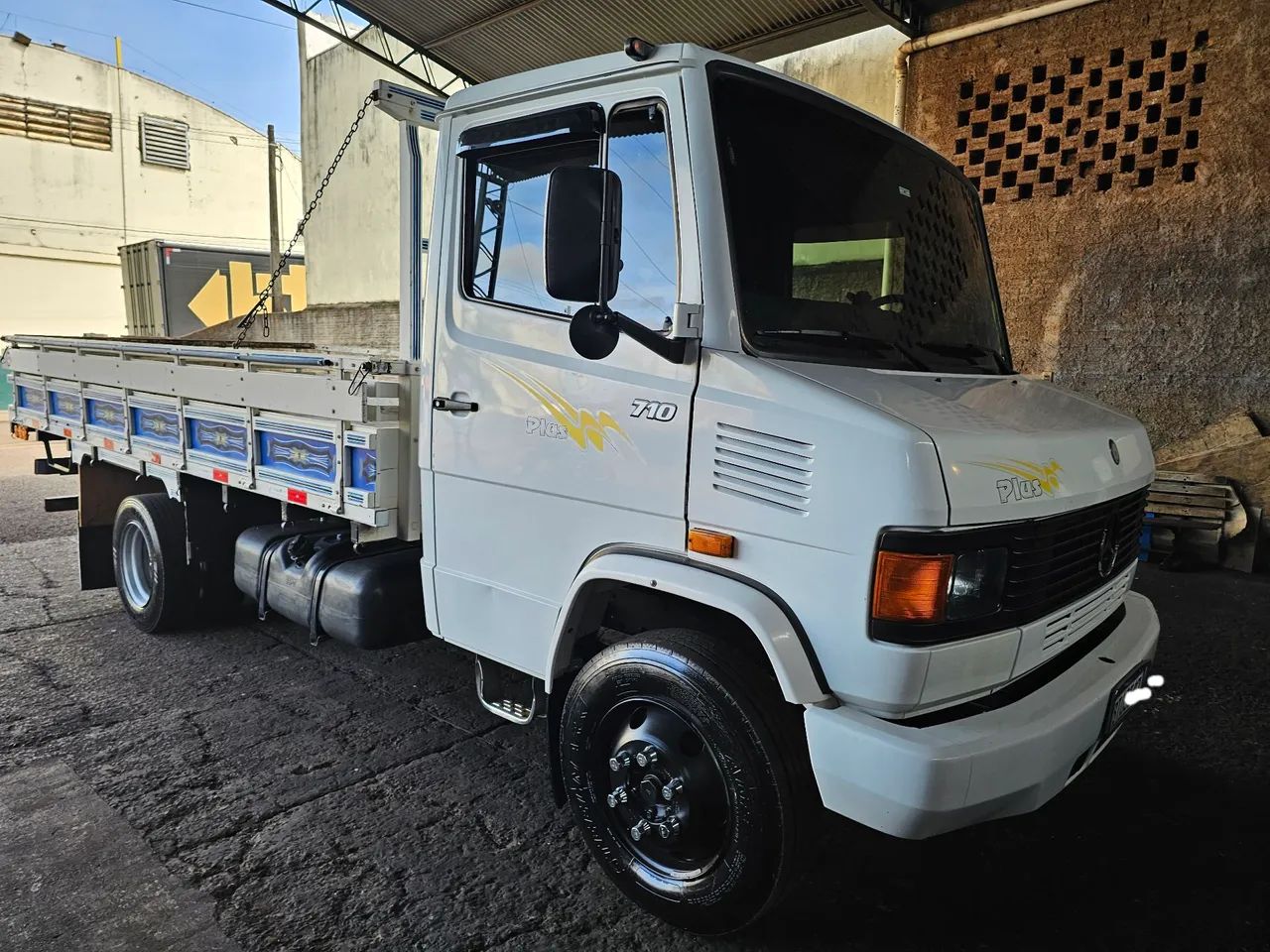 Caminhão Mercedes-Benz 710 Plus - Foto 3