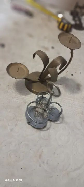 Castiçal e um porta molho  - Foto 4