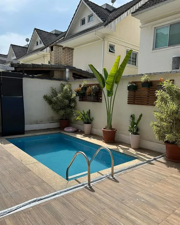SUNRISE,Casa em condomínio com piscina no Recreio, 3 suítes, 210m