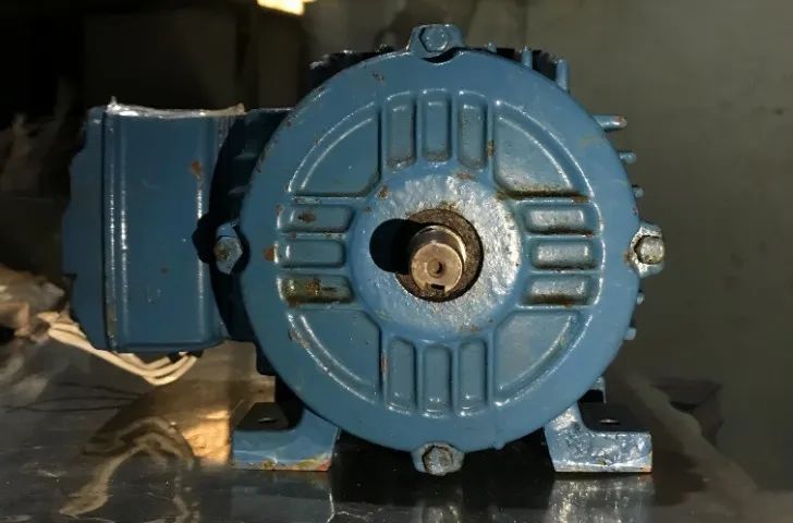 Motor elétrico WEG - Trifásico 0,55 CV - RPM 1700 Eixo 14 - Foto 2