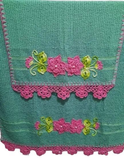 Jogo de toalhas  banho/rosto com detalhes em crochê