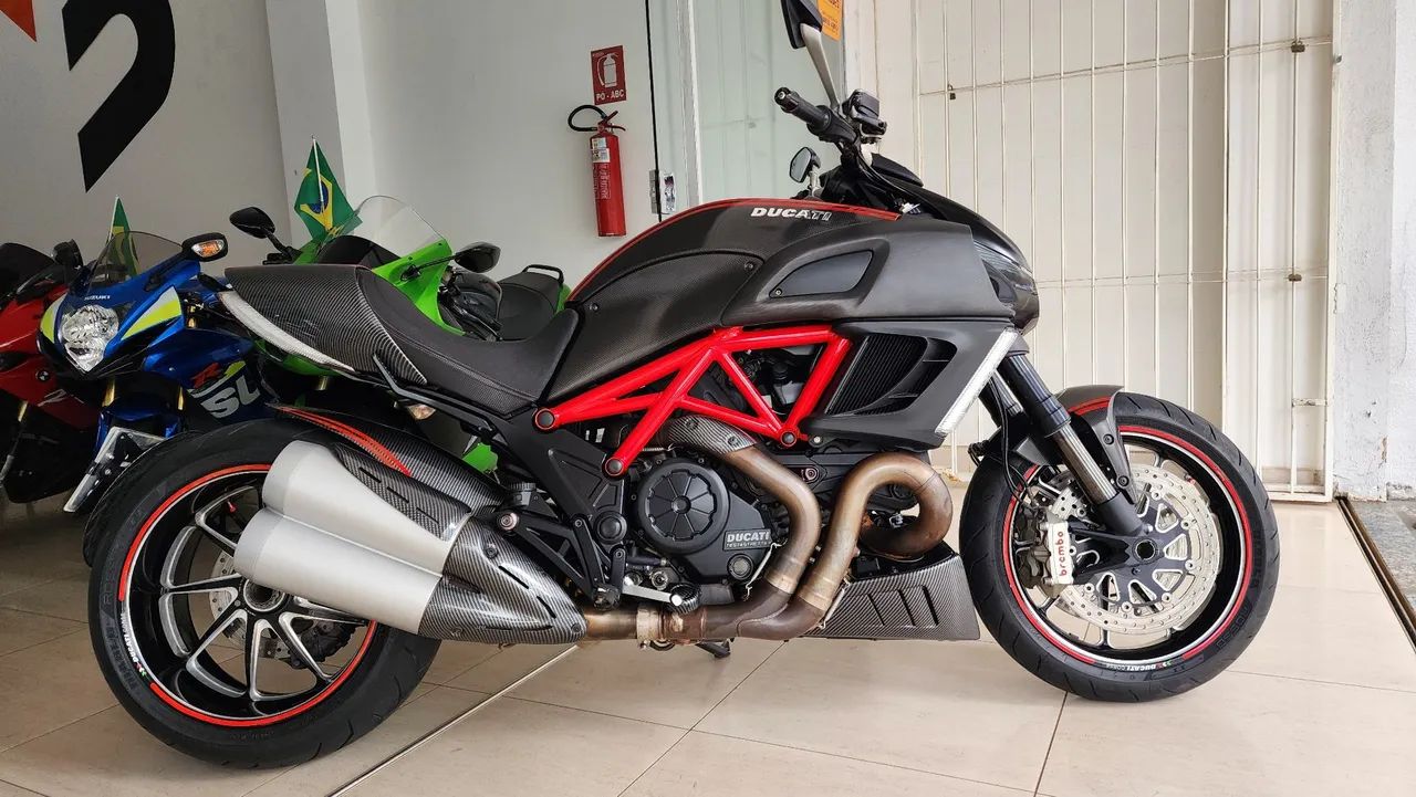 Ducati Diavel Carbon 2013/2013 - Foto 10