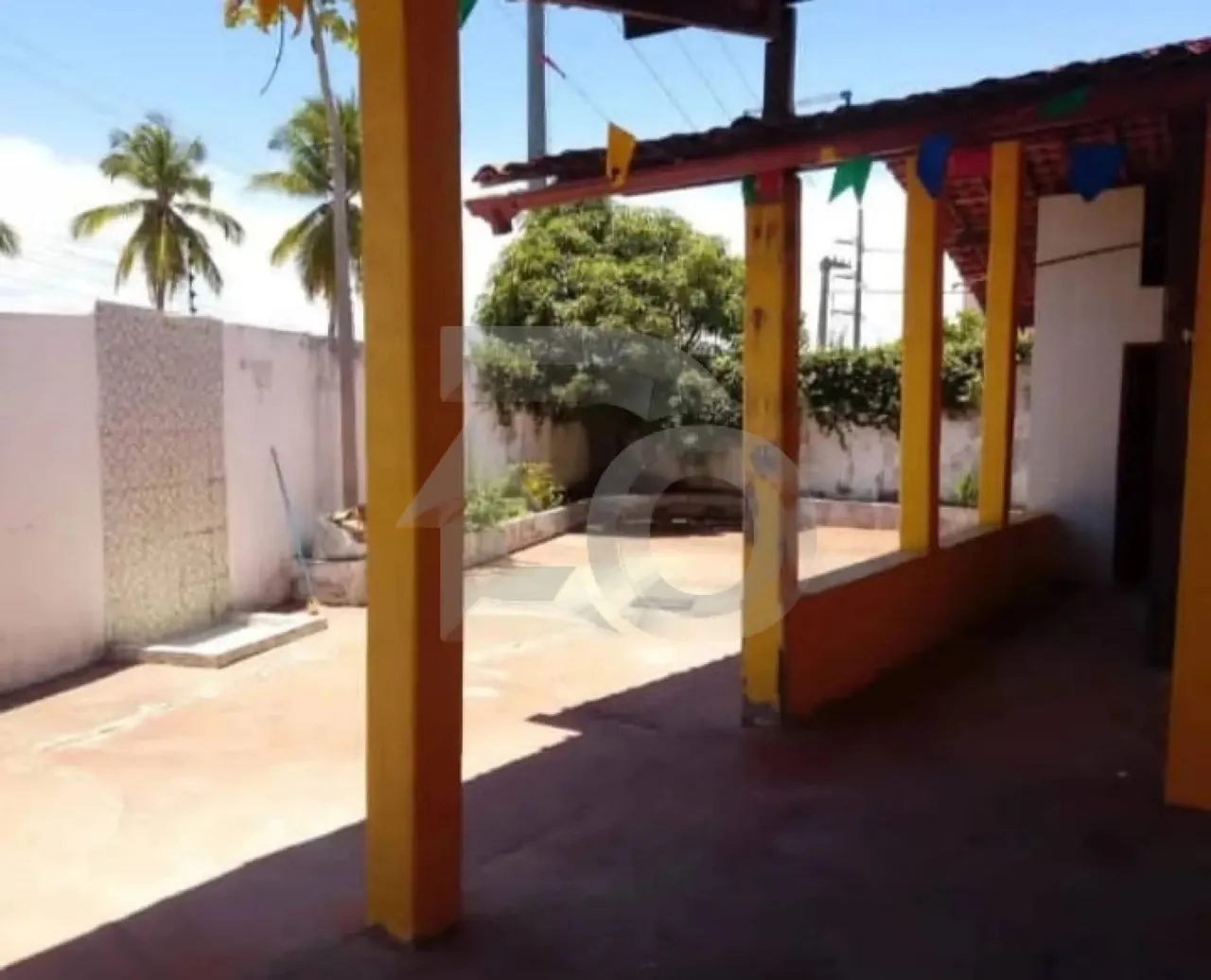 Vila Real Rosa Elze: Casa Ampla com 2 Quartos, Varanda e 2 Vagas Cobertas