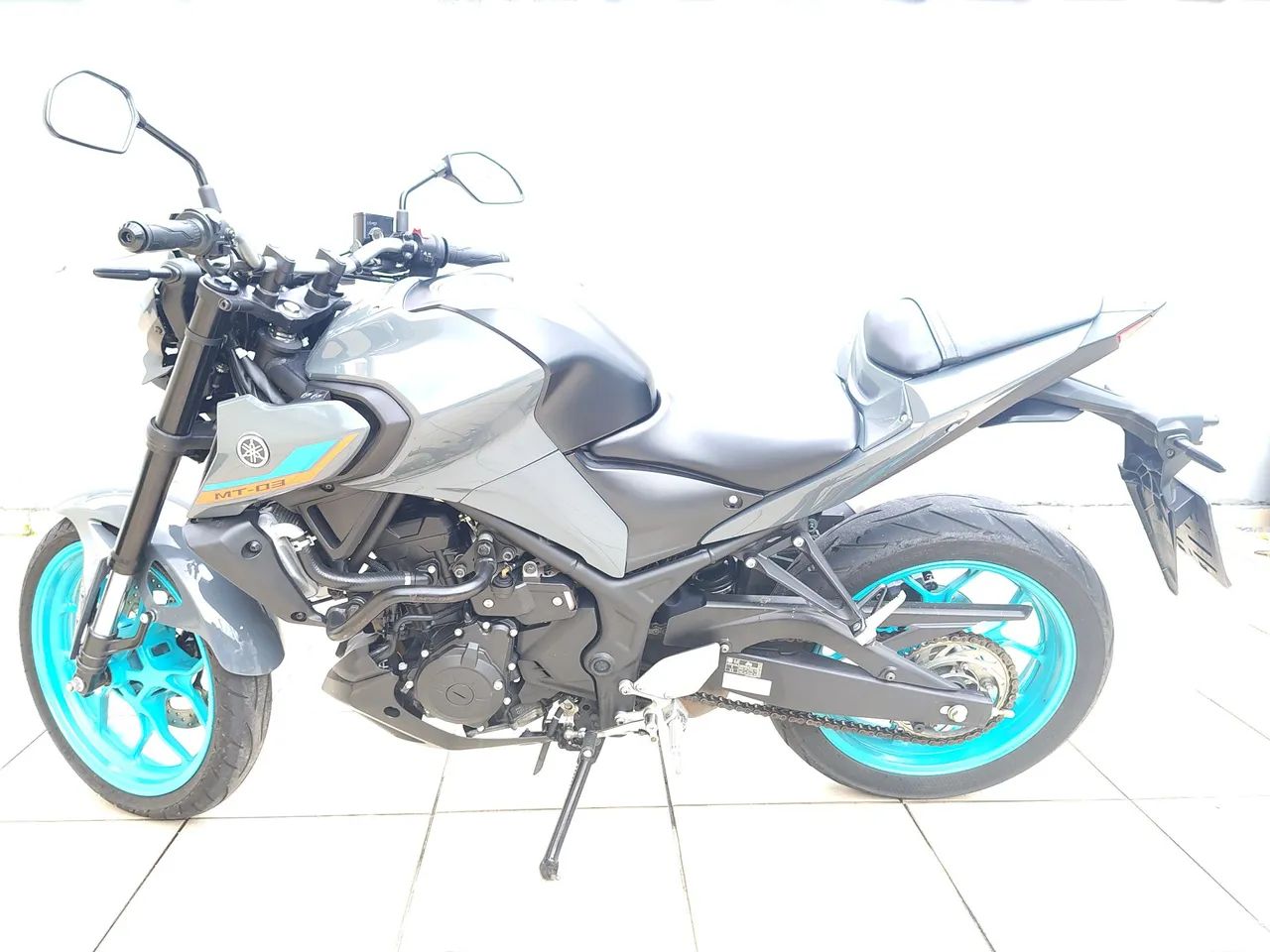 Mt03 c/ capacete na cor  - Foto 4
