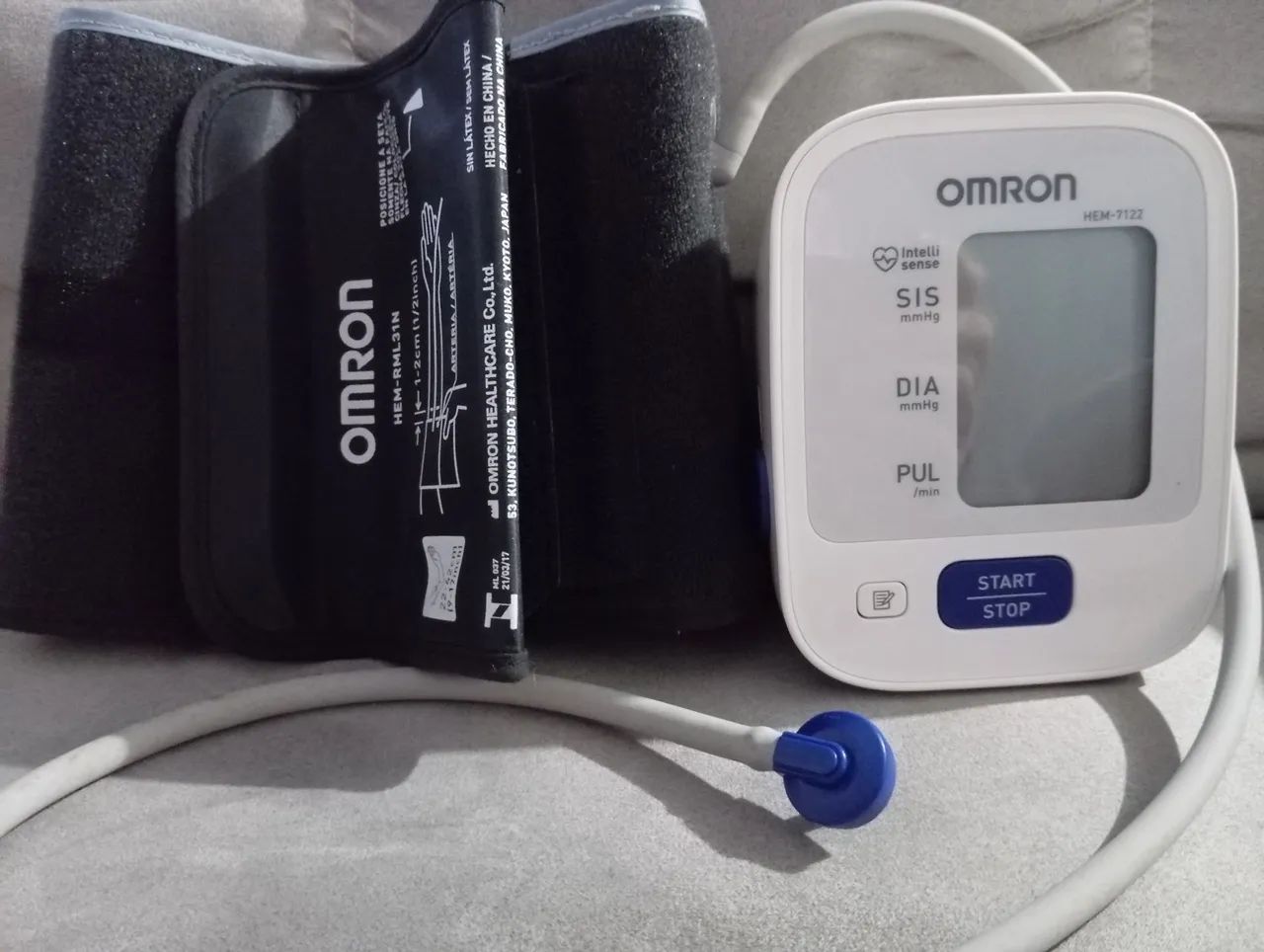 Aparelho de pressão Omron HEM-7122