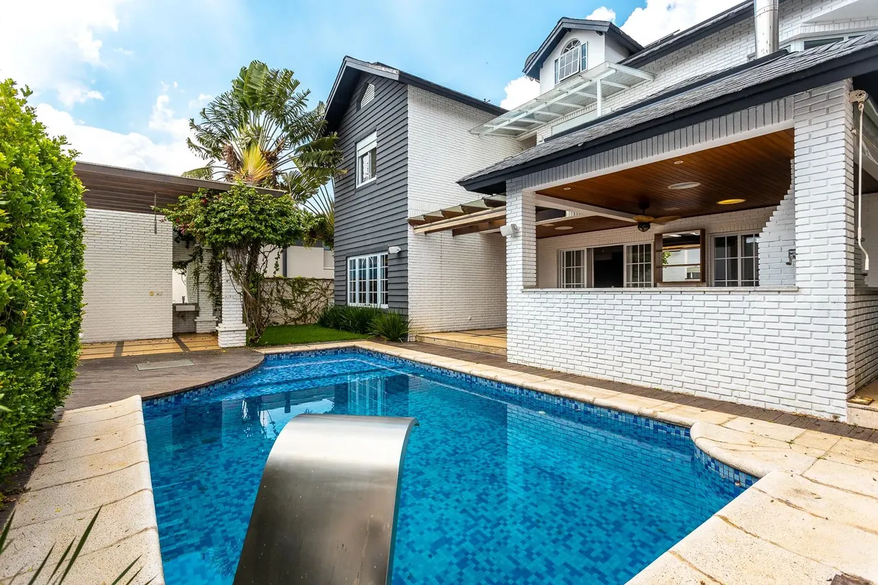 CASA À VENDA E PARA LOCAÇÃO NO TAMBORÉ 10 SANTANA DE PARNAÍBA