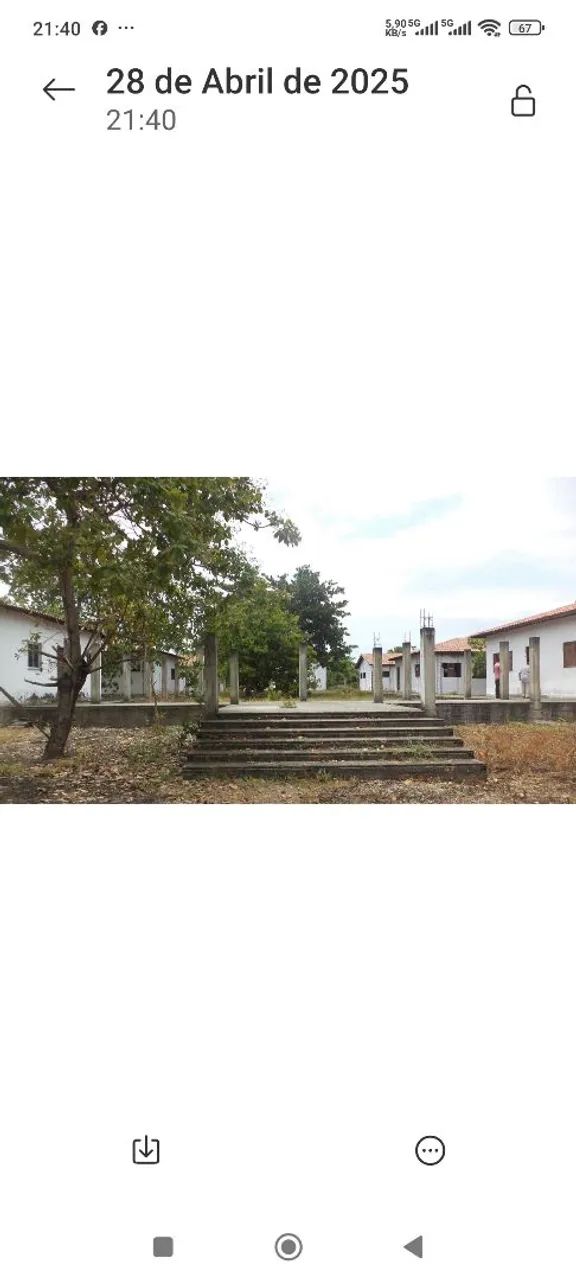 Grande complexo de construções servindo para projetos sociais ou industriais 