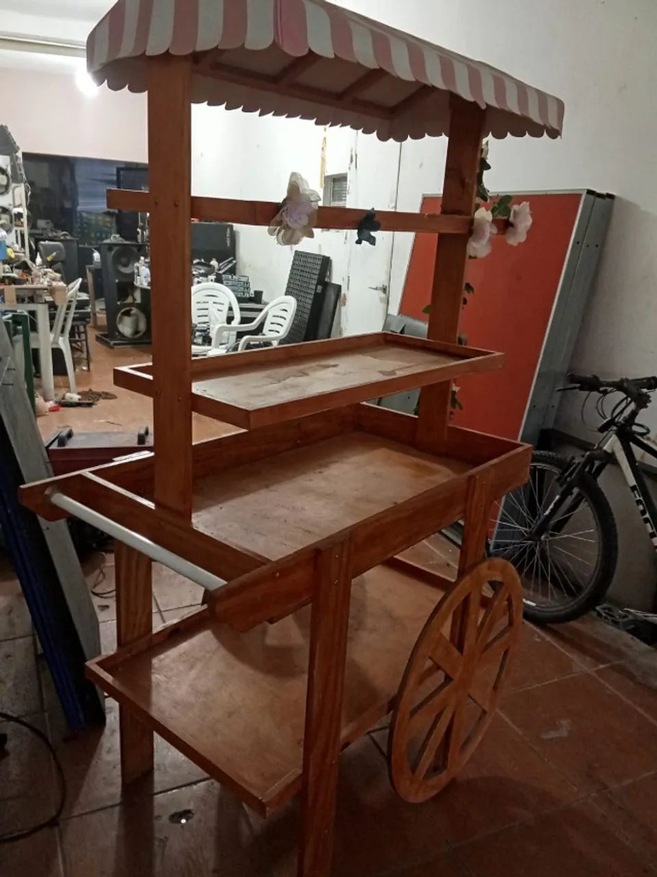 Carrinho Expositores de Madeira - Foto 3