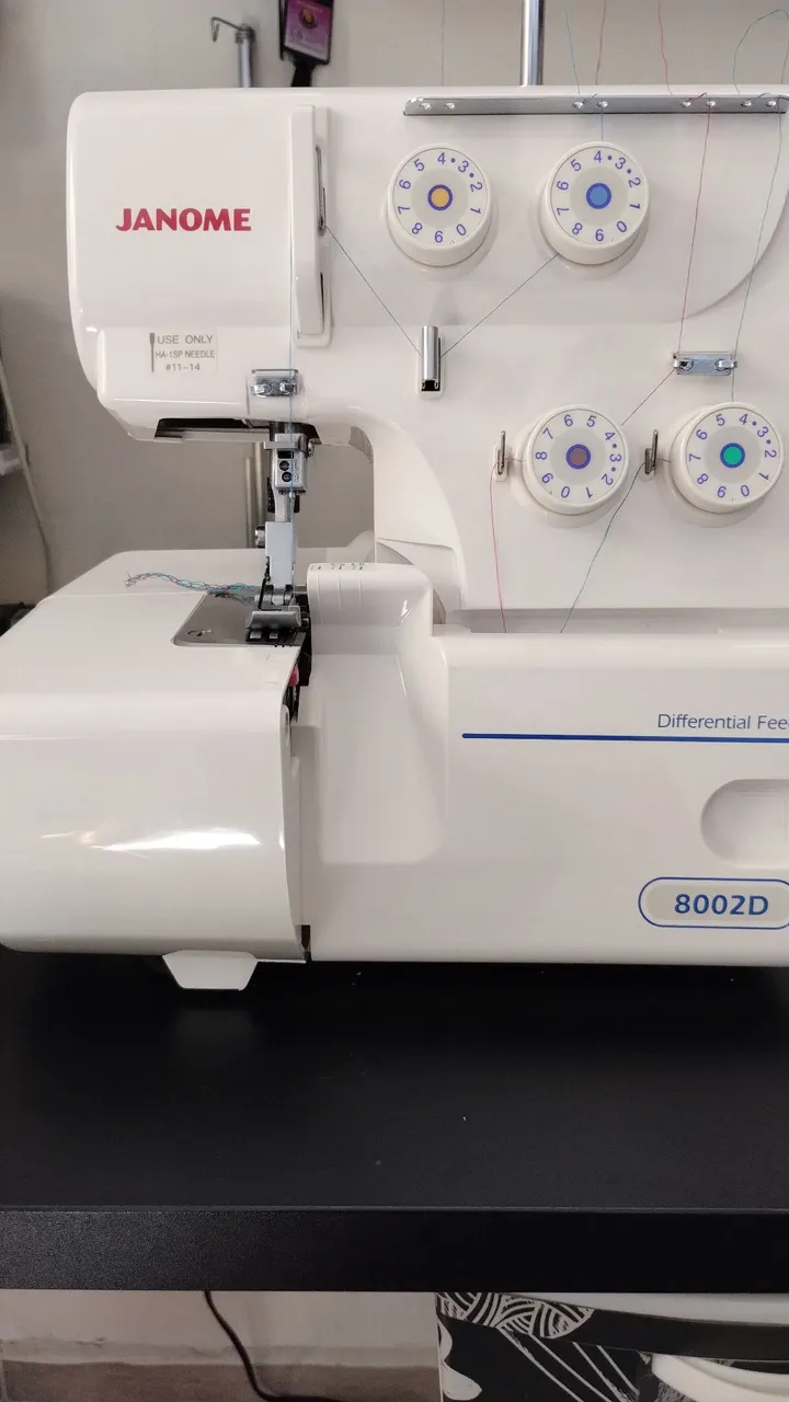 Overloque Janome 8002D 220v