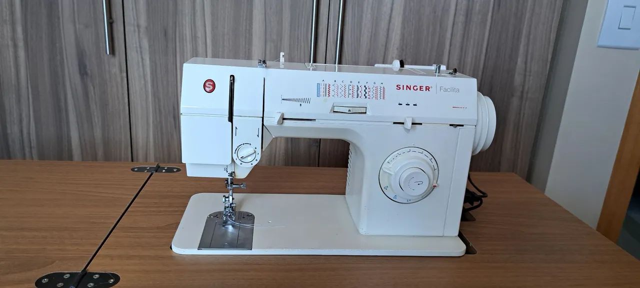Máquina de Costura Singer Facilita - Foto 2