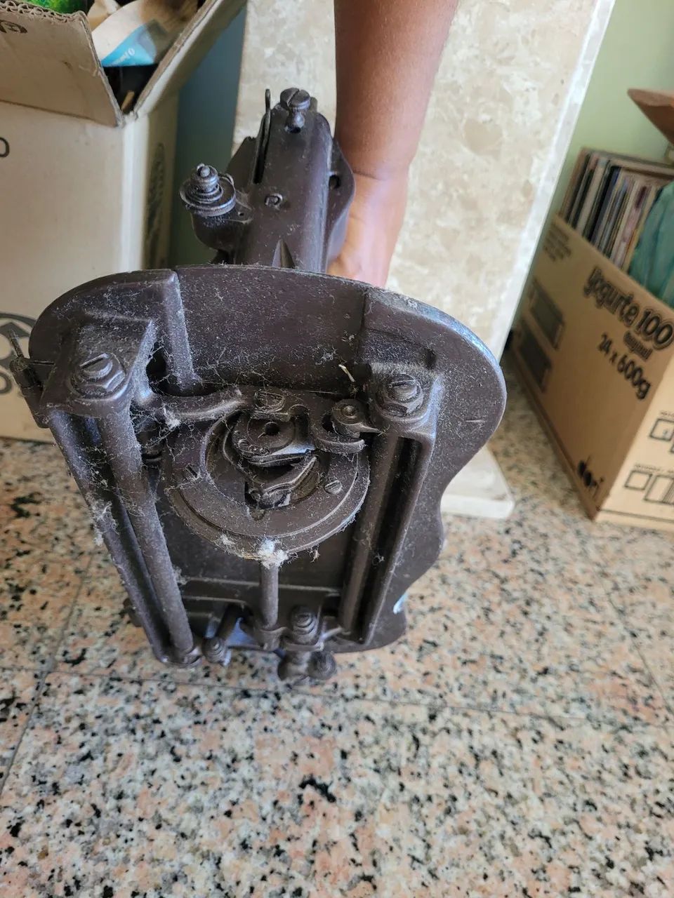 Máquina de costura antiga Singer - Foto 6