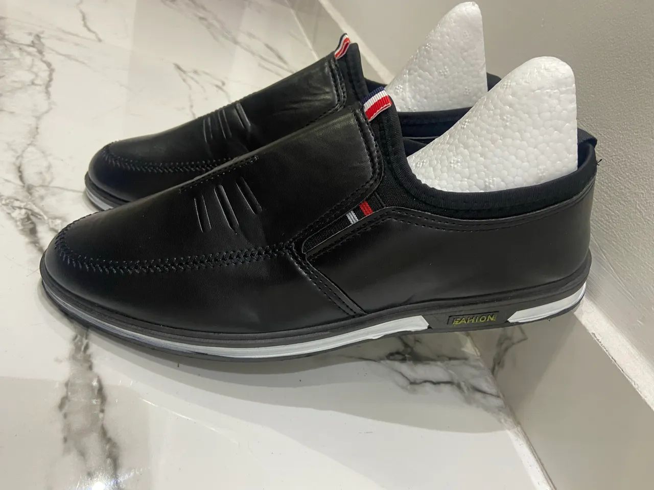 Sapatos elegantes e confortáveis. - Foto 4