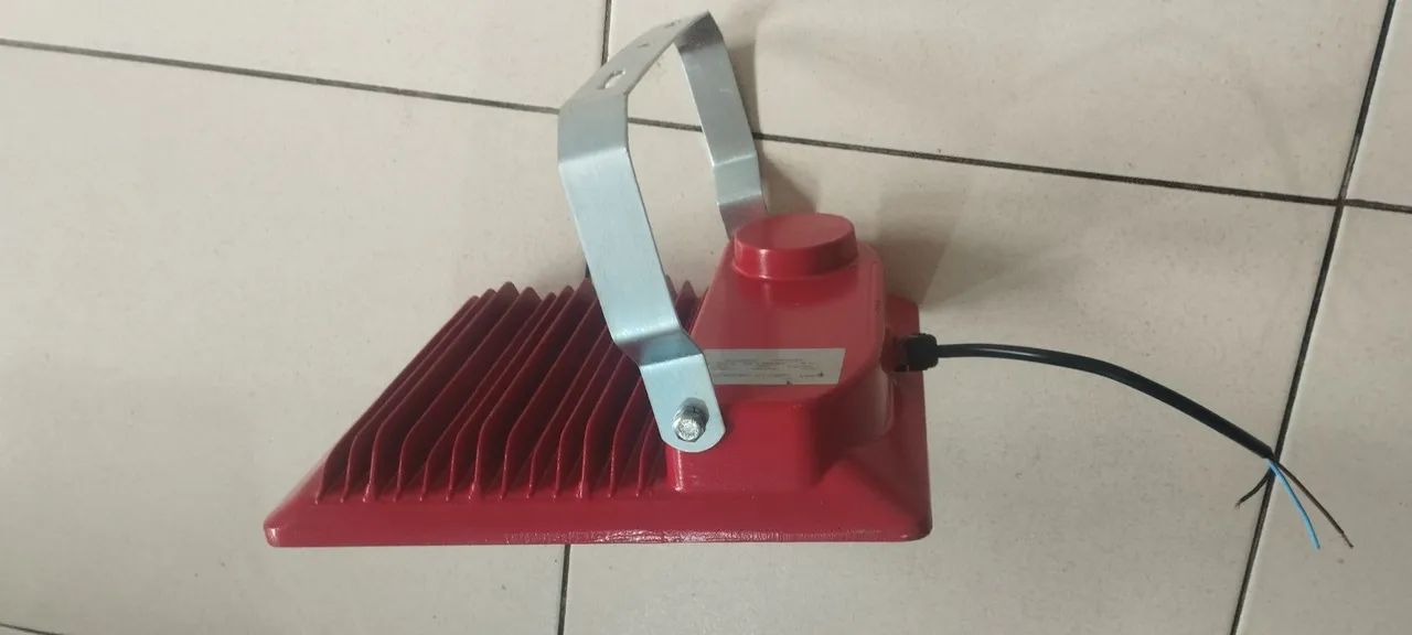 Refletor LED 240W Profissional - Lumer 6000k - Foto 3