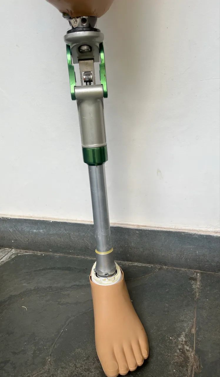 Prótese transfemural perna esquerda - Foto 5