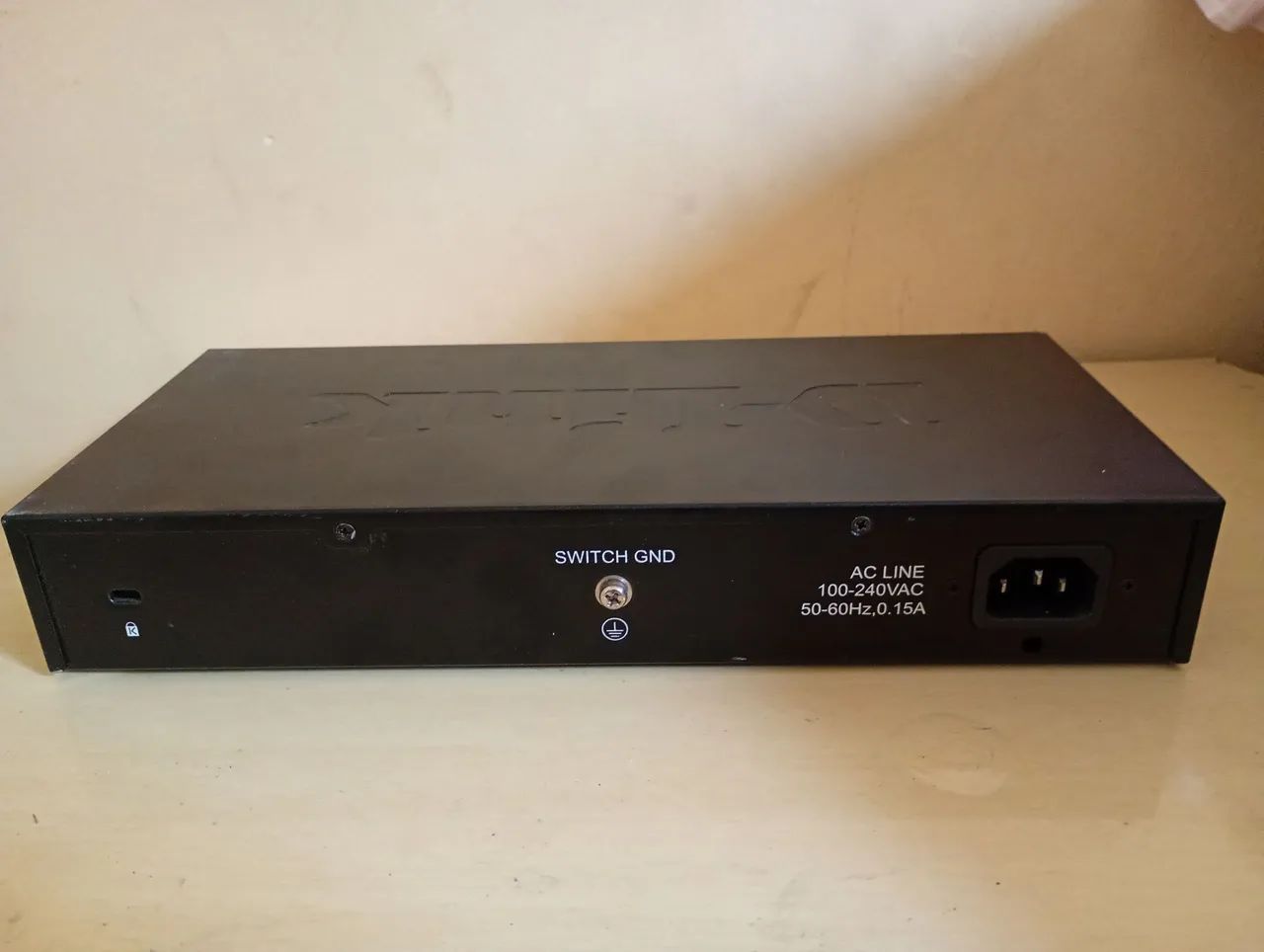 switch Ethernet D-Link DES-1024D 10/100 Mbps de 24 portas.  - Foto 2