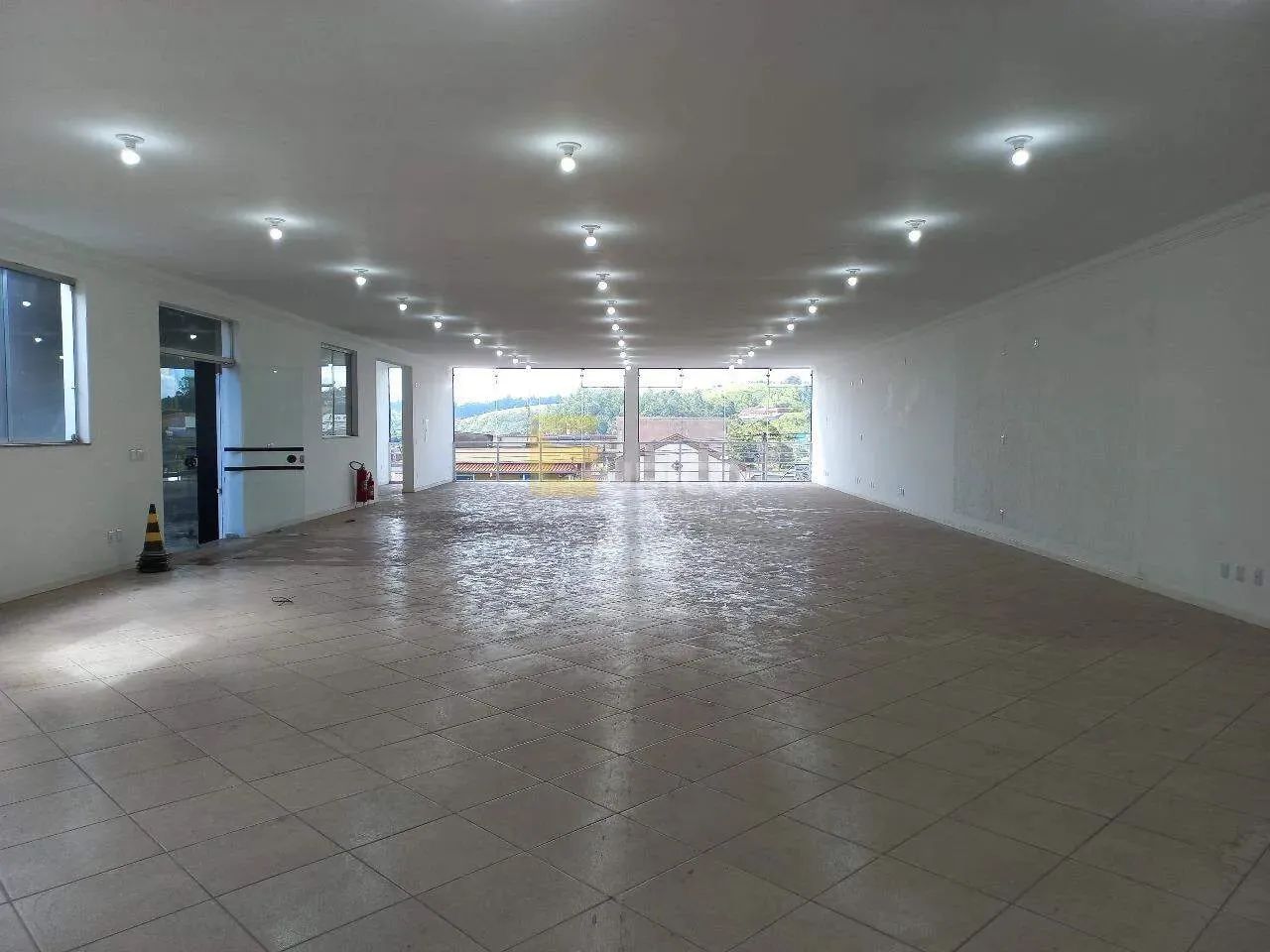 Salão para aluguel no Centro em VÁRZEA PAULISTA/SP - Foto 4