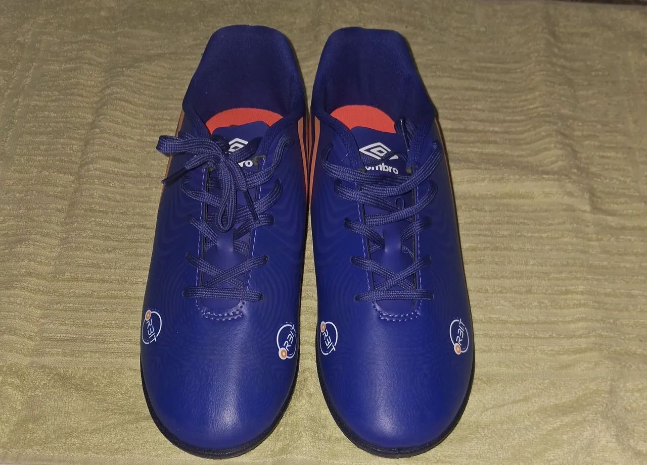 Chuteira Umbro Azul de Futebol Society  - Foto 2