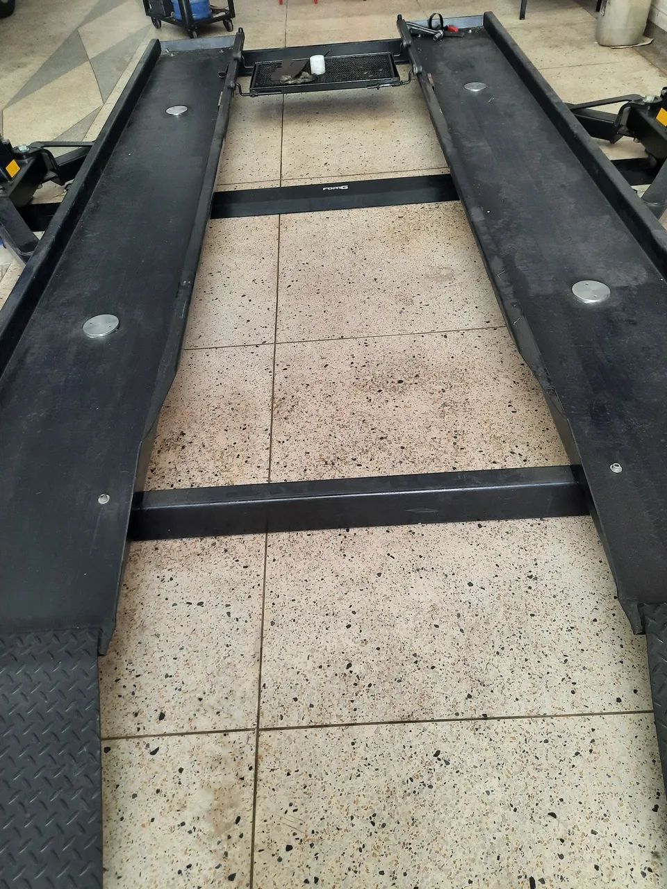 Elevador Elétrico Hidraulico 2800k ?prancha de 4mts com bandeja  - Foto 4