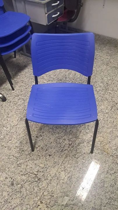 Cadeira de Escritório Azul -  Conforto e Durabilidade