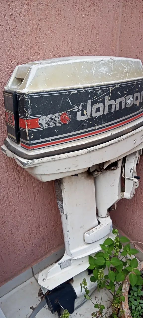 Motor de Popa Johnson 25HP motor travado