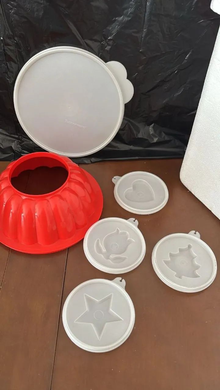 Forma com tampas + forminhas variadas 