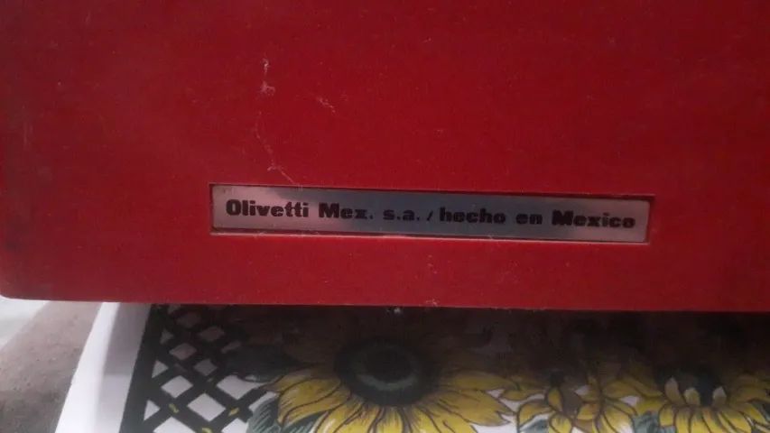 maquina de escrever antiga Olivetti - made in Mexico - Foto 3