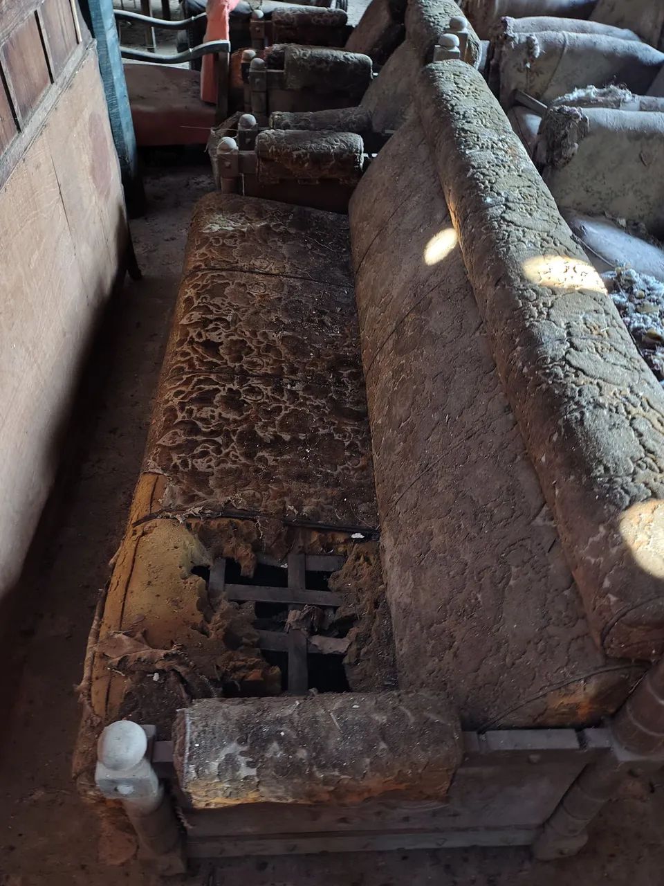 Conjunto de Sofás e Poltronas Antigas - Estrutura em Madeira de Lei para Restauro477339687207587842