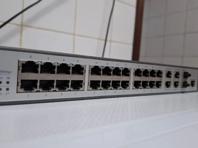 Switch Gerenciável 24 Portas 100 Mb + 4 Portas Gigabit com 2 Mini-GBIC Compartilhadas - Foto 3