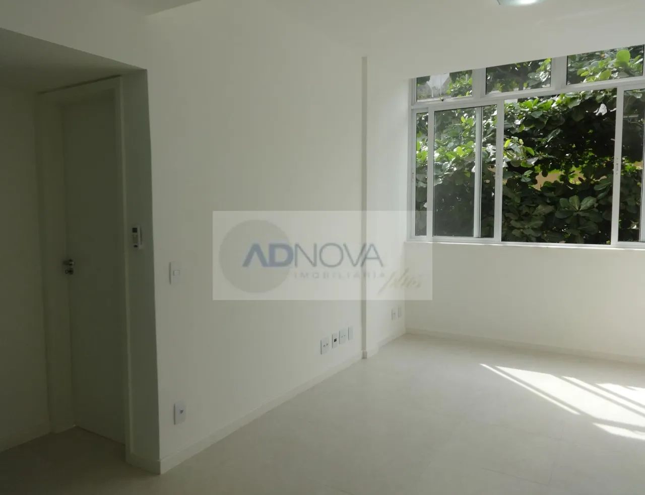 Imóvel para aluguel possui 67 metros quadrados com 2 quartos em Leblon - Rio de Janeiro - 